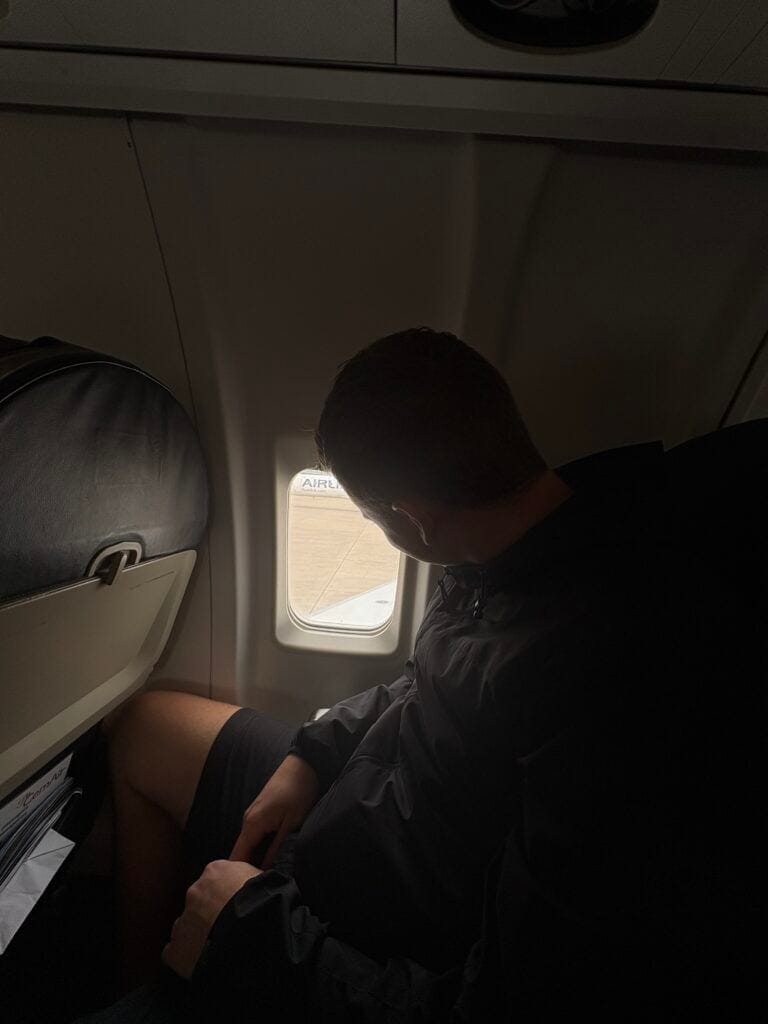 Tips voor een lange vlucht: zo maak je een lange vliegreis comfortabel